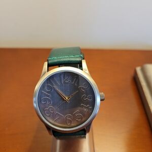 Brand New Green Women's Fashion Watch